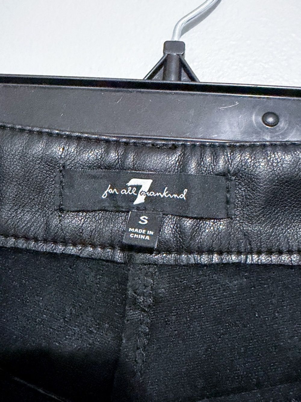 7 For All Mankind Vegan Faux Soft Leather Straight Leg Pants Size Small Black - Picture 4 of 9